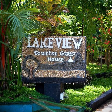 Lake View The Tourist Guest House Анурадхапура Екстериор снимка
