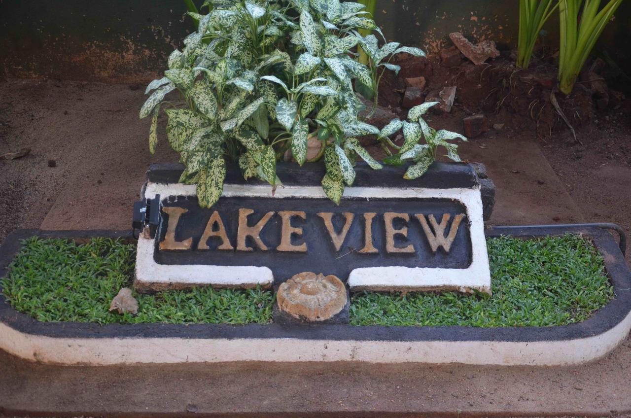 Lake View The Tourist Guest House Анурадхапура Екстериор снимка